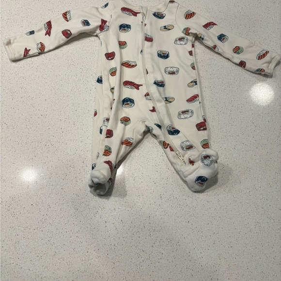 14 PIECE Newborn Bundle, Various Brands - Picture 9 of 13